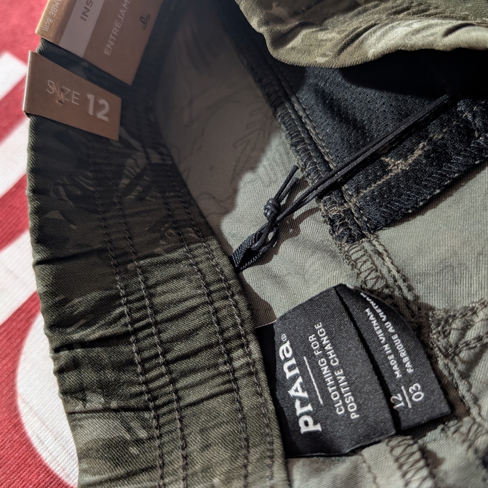 Prana Halle E Waiste Camo Shorts II‎ Women's Size 12 - Picture 4 of 6
